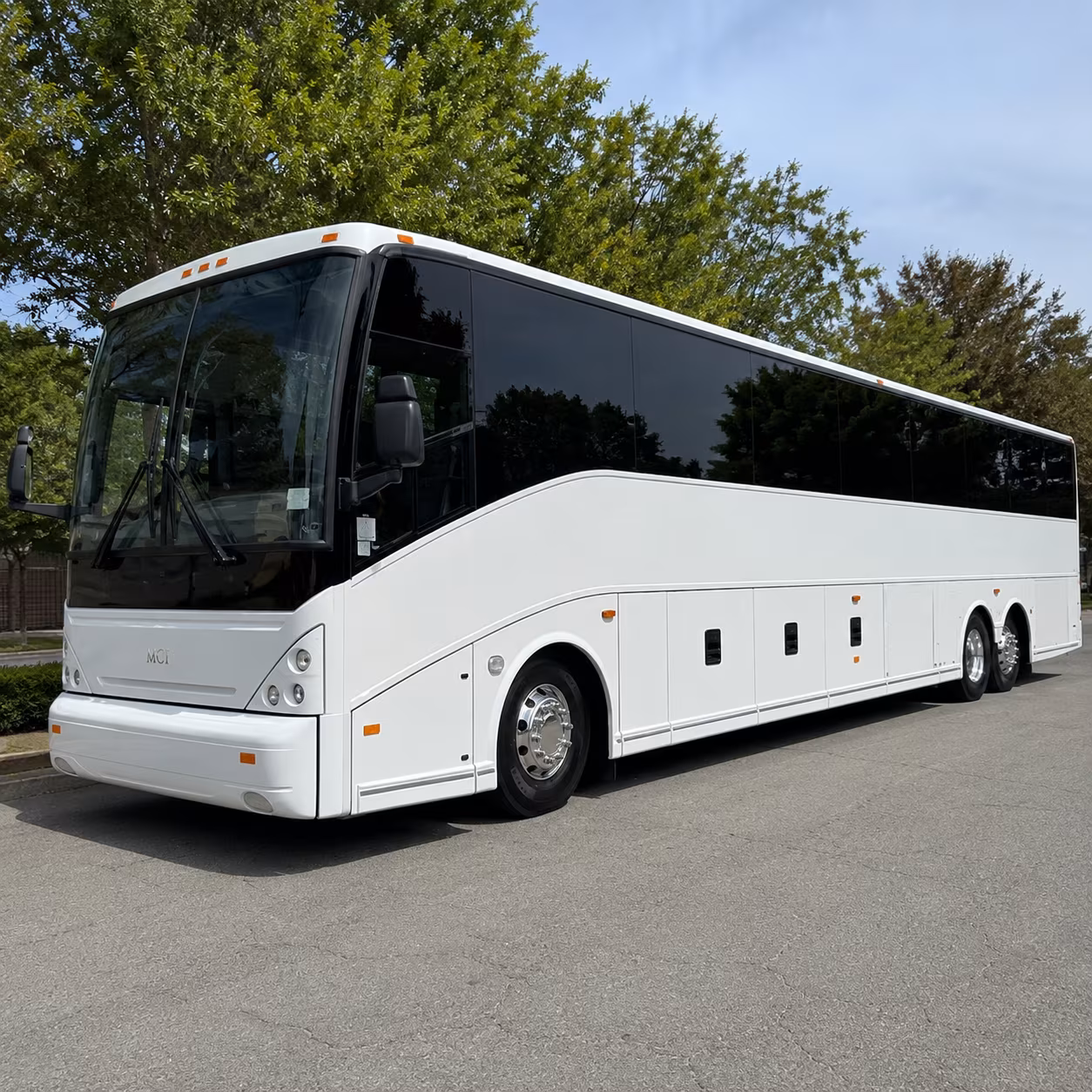 airport shuttle buses between chs and downtown charleston hotels