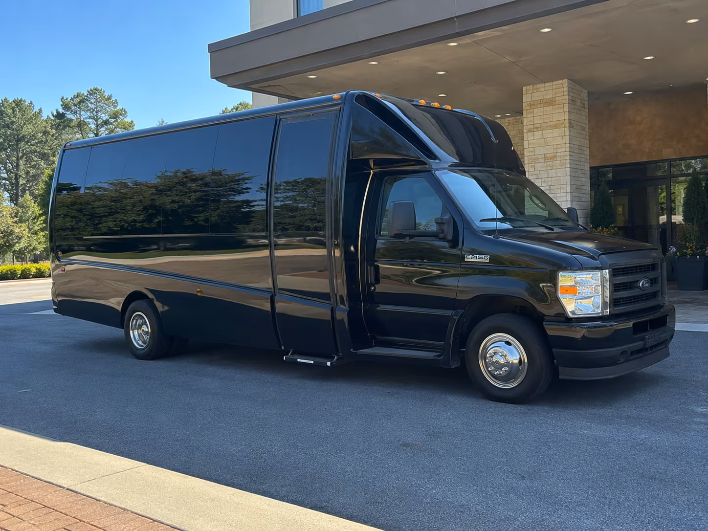 bus rentals for bands and performers touring through charleston