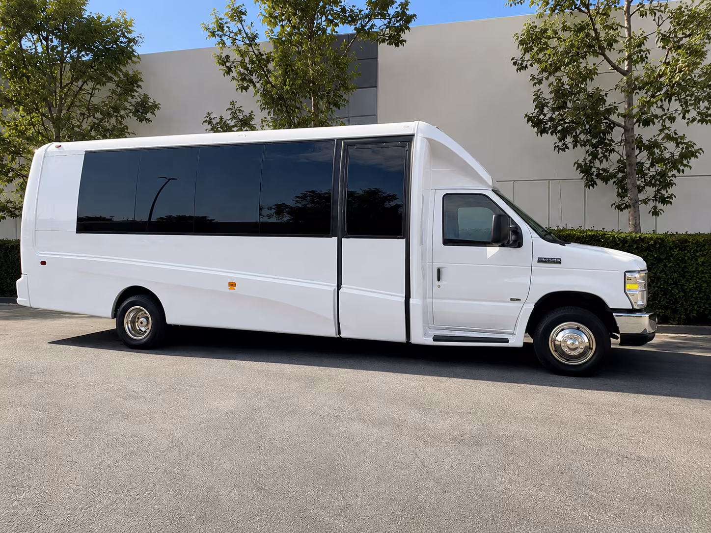 hotel to venue shuttle buses for charleston corporate groups